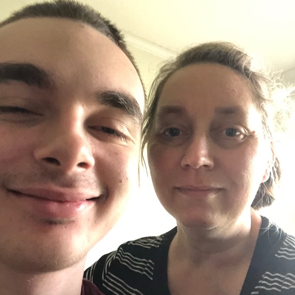 Meet your Posher, Lisa - Picture 2 of 10